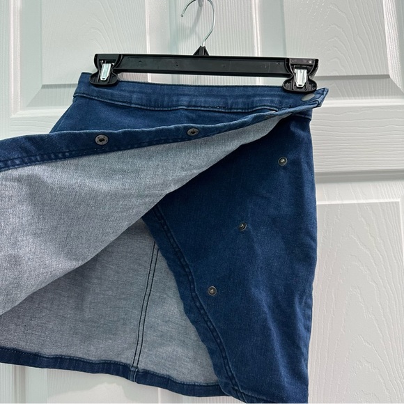 Free People We The Free Women’s Size 0 Denim Wrap Mini Short Skirt - Picture 4 of 9